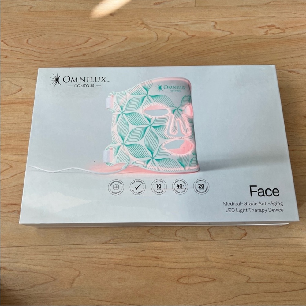 Omnilux Contour LED Skincare Mask - White and Green